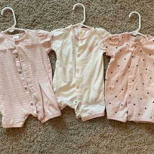 H&M Baby Girl Pink Short Onesie Set Size 1-2months.